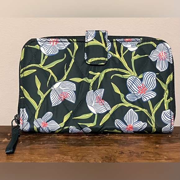 Vera Bradley Women's Outlet Ultralight Essential Tab Wallet - Picture 4 of 10